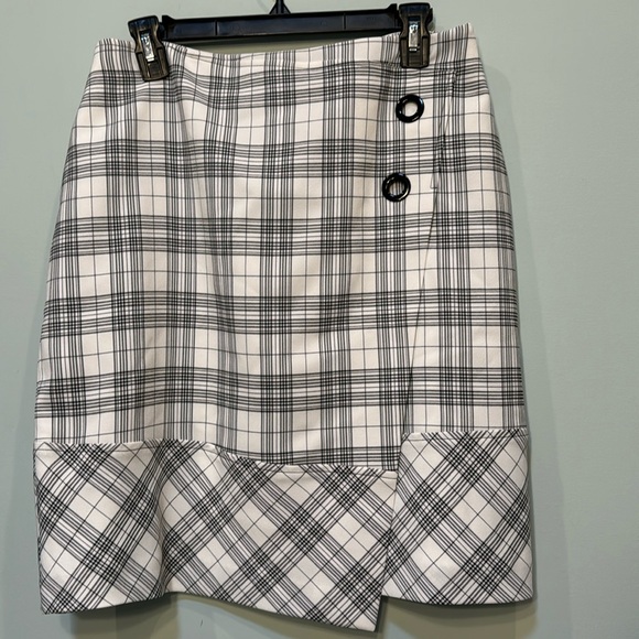 Nine West asymmetric black and white plaid faux wrap skirt Size 8 - Picture 1 of 7